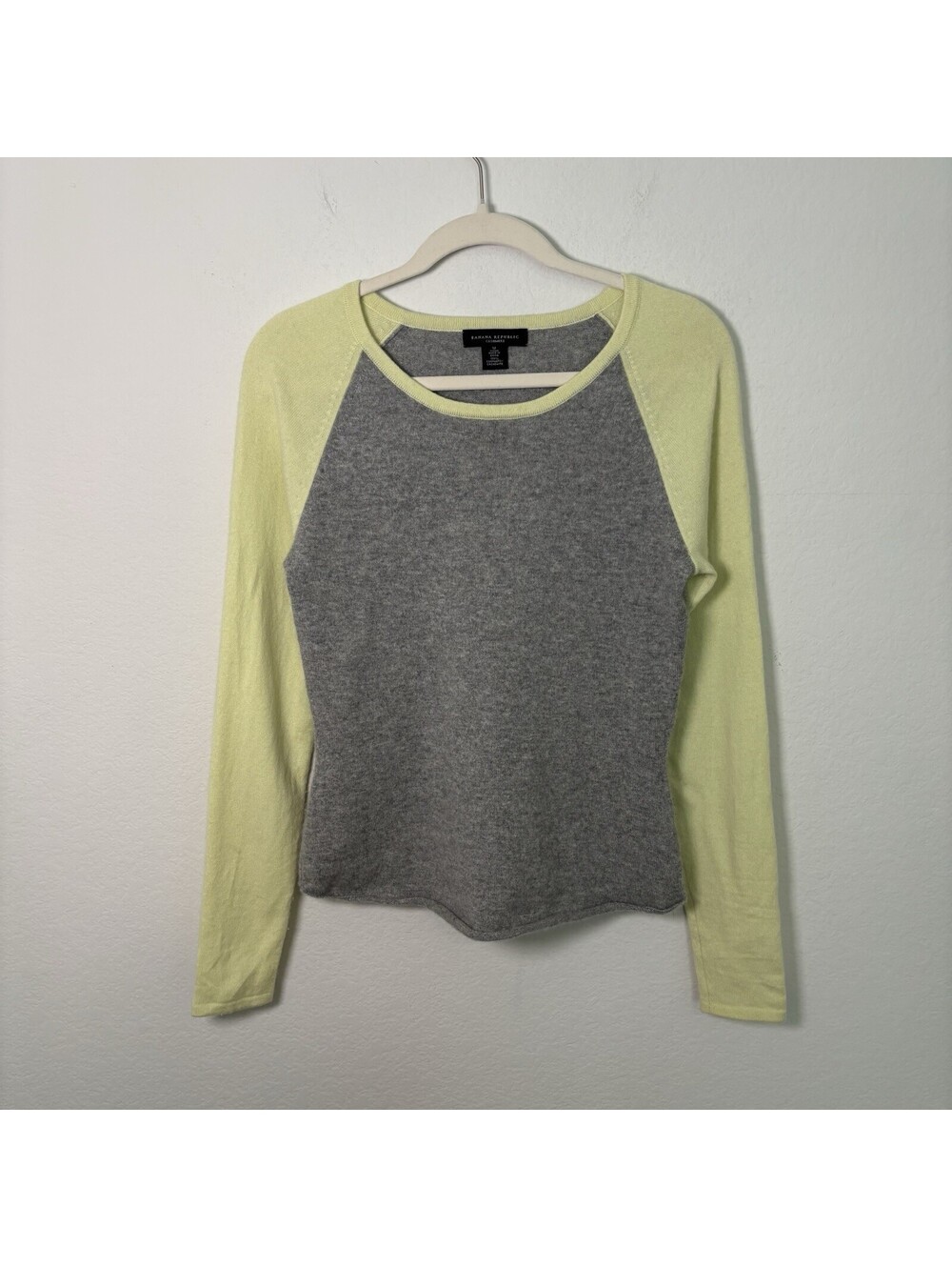 Banana Republic 100% Cashmere Raglan LS Sweater Top Butter Yellow Grey Size M